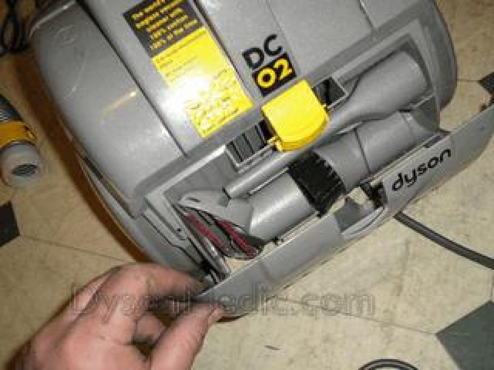 Dyson DC02 service manual